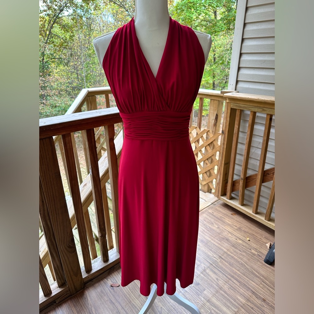 Gorgeous simple red dress!